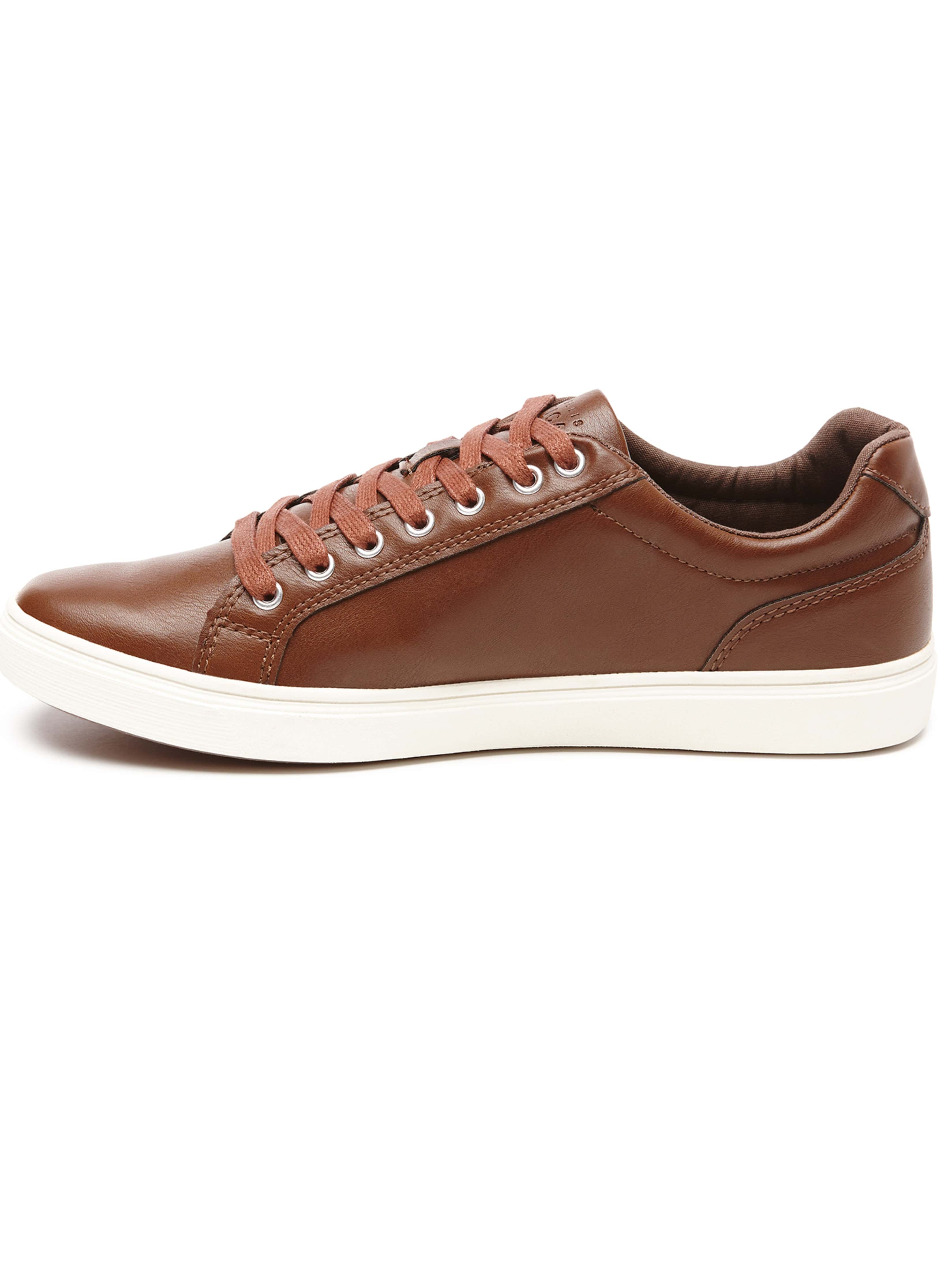 Ventura Sneaker - Image 2